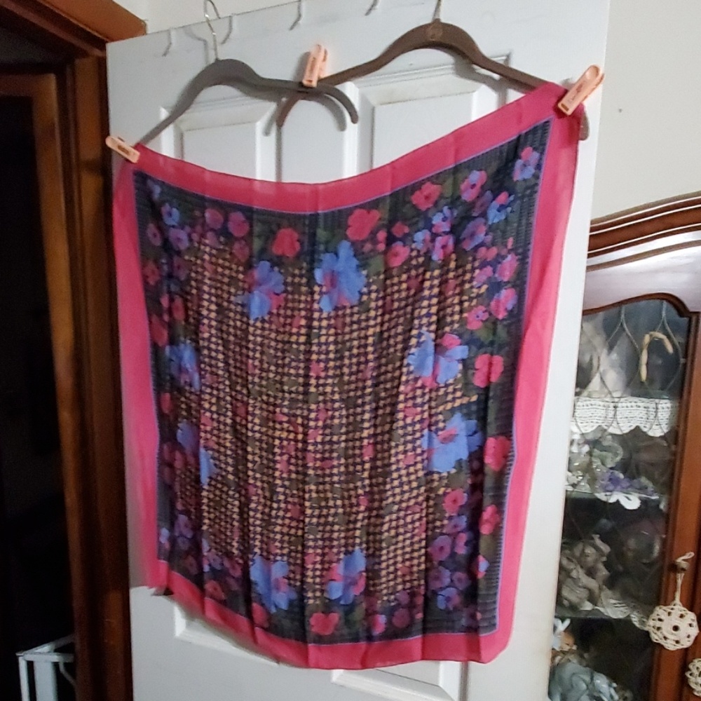 Specialty House Scarves